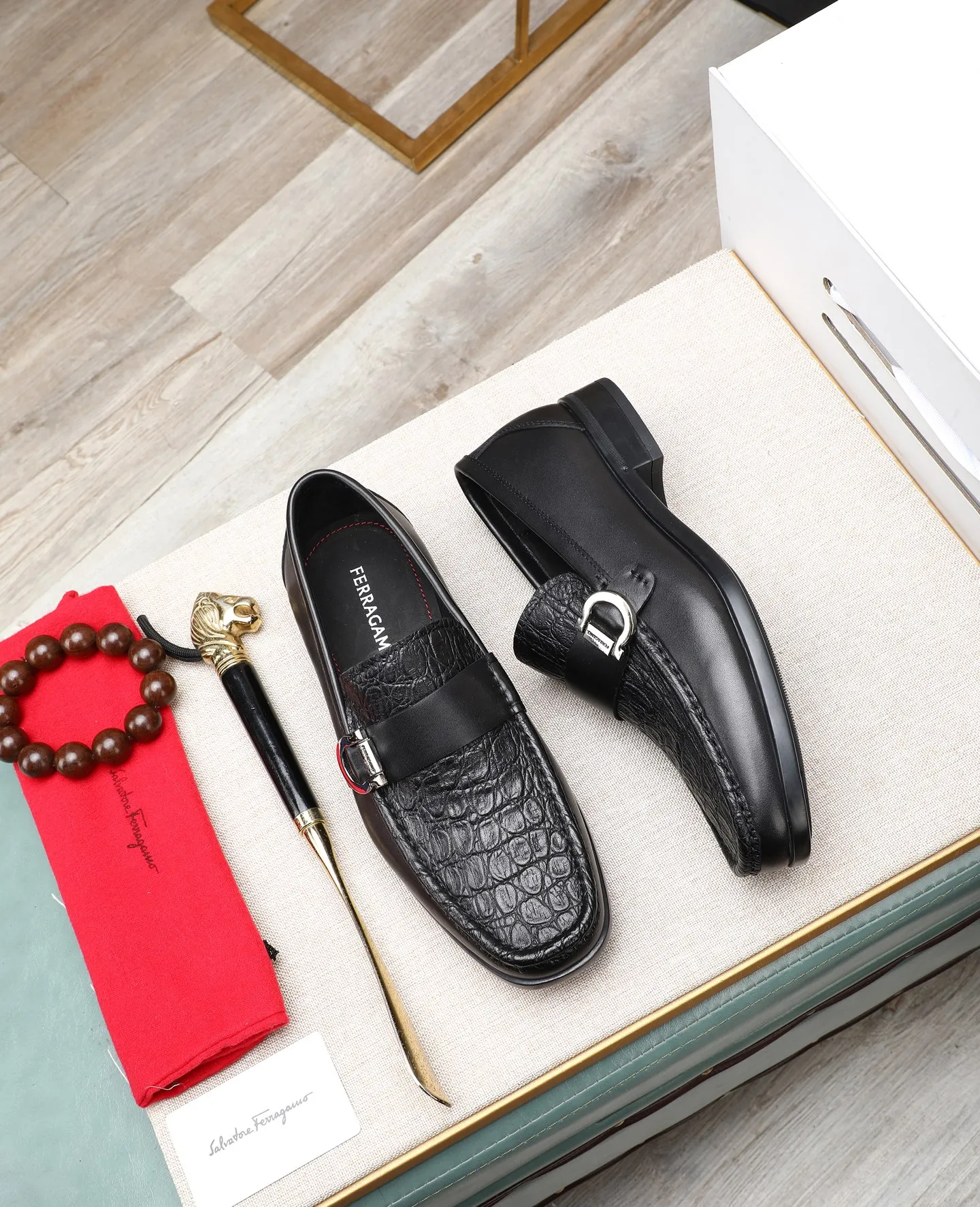 Men's clothing and shoes 💰700📛📛High-end goods! Salvatore Ferragamo is the world's top luxury footwear brand. It comes from Italy, the kingdom of fashion. It is famous all over the world for its traditional handmade design and novel styles... 🚶🏻🚶🏻 Top-quality suit shoes are sold simultaneously at the counter. This style is purely handmade. The fabric is imported Italian calfskin➕soft water-dyed cowhide lining. Specially available with original deep rubber outsole🌀🌀Size: 38➖44